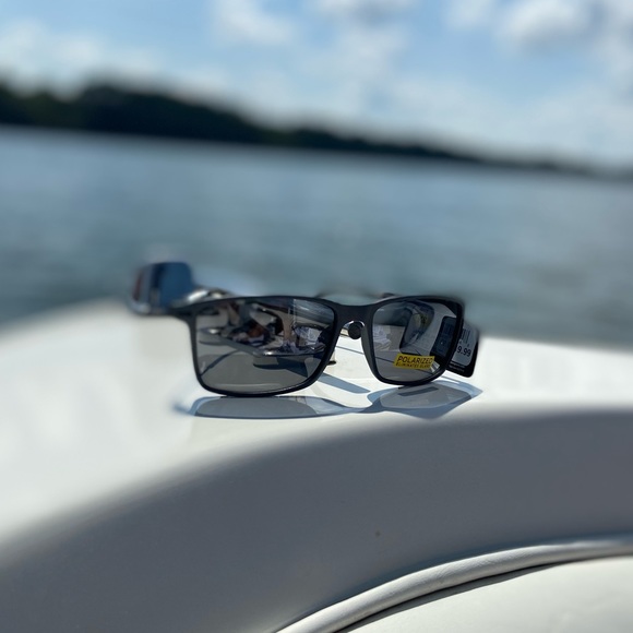 Foster Grant Max Block 100% UVA-UVB Polarized - Picture 11 of 15